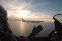 Cận cảnh máy bay Đan Mạch chặn máy bay ném bom Nga ở Baltic