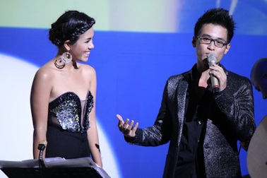 Hà Anh Tuấn hát mừng sinh nhật Phương Vy