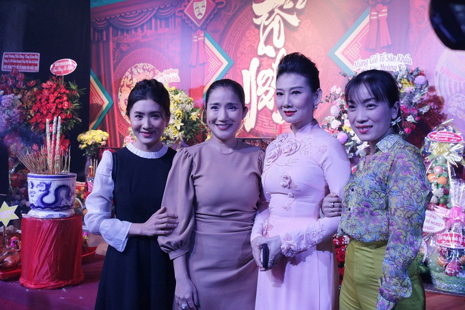 Khởi sắc sau dịch, đông đảo nghệ sĩ TPHCM dự ngày giỗ Tổ Sân khấu - 17 Khởi sắc sau dịch, đông đảo nghệ sĩ TPHCM dự ngày giỗ Tổ Sân khấu - 17