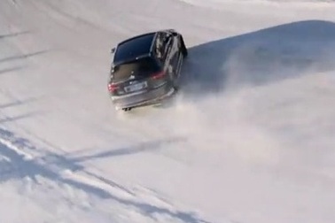 Audi RS3 drift trên tuyết