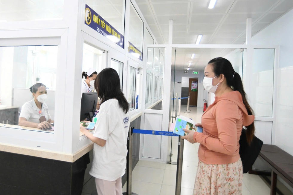 Bị treo đơn nghỉ, viên chức Viện Y dược học dân tộc TPHCM phải ngậm đắng? - 1 Bị treo đơn nghỉ, viên chức Viện Y dược học dân tộc TPHCM phải ngậm đắng? - 1