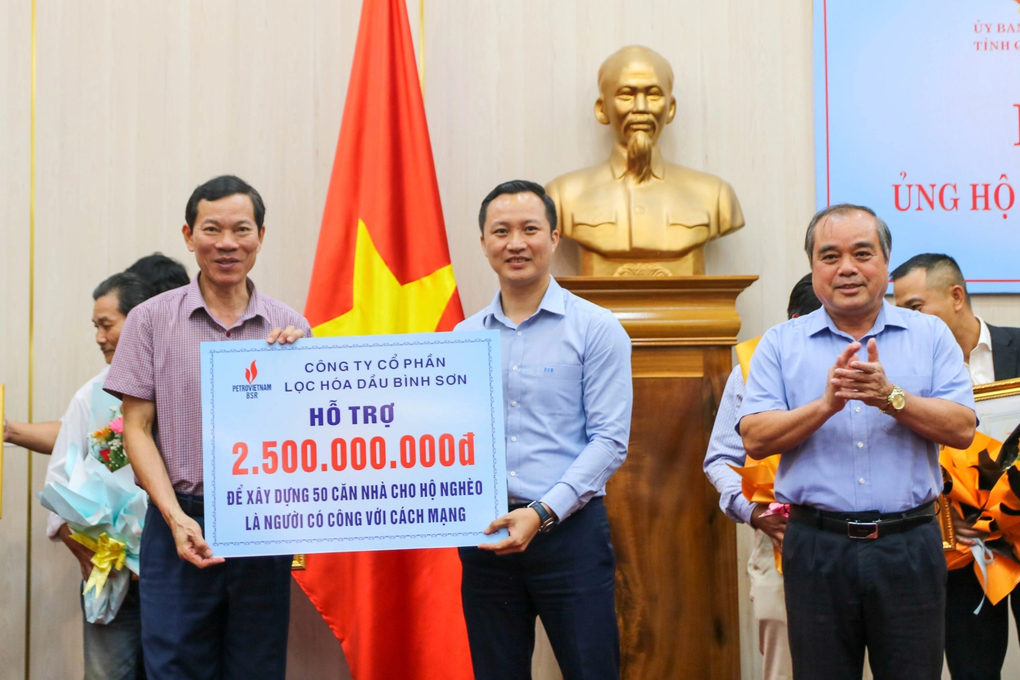 Quảng Ngãi vận động trên 7,7 tỷ đồng chăm sóc người có công cách mạng - 1 Quảng Ngãi vận động trên 7,7 tỷ đồng chăm sóc người có công cách mạng - 1