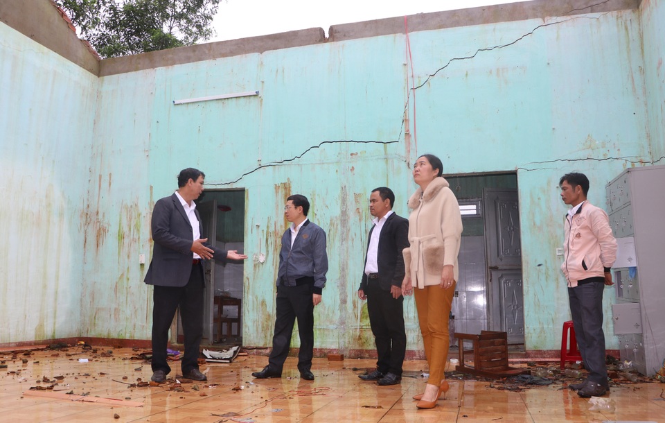 Khởi công xây dựng phòng bán trú bị hư hỏng dành tặng các em học sinh - 1 Khởi công xây dựng phòng bán trú bị hư hỏng dành tặng các em học sinh - 1