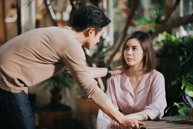 Bạn gái về ra mắt mang biếu túi ngô luộc, mẹ tôi "phán" một câu