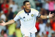 C.Ronaldo tỏa sáng tưng bừng khi lập hat-trick dù nhường phạt đền