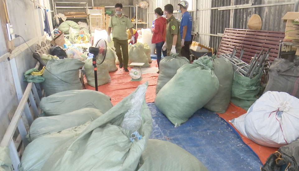 Thông tin mới nhất vụ thu giữ hơn 30.000 khẩu trang nghi đã qua sử dụng - 2 Thông tin mới nhất vụ thu giữ hơn 30.000 khẩu trang nghi đã qua sử dụng - 2