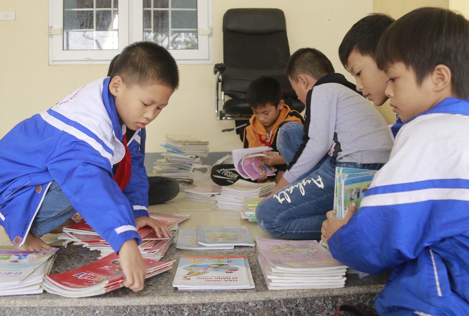 Thầy trò nhọc nhằn gắng gượng sau trận lũ quét qua - 15 Thầy trò nhọc nhằn gắng gượng sau trận lũ quét qua - 15