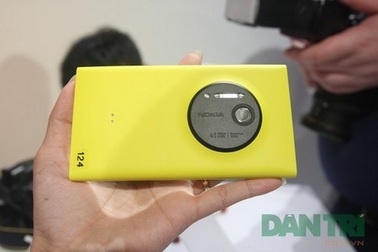 Những smartphone “khủng” bán tại VN nửa cuối 2013