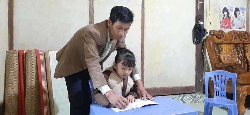 Thầy giáo túm đuôi trâu đi mở lớp - 2 Thầy giáo túm đuôi trâu đi mở lớp - 2
