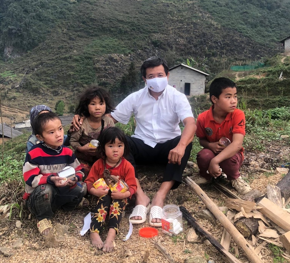 Khẩn trương lấy mẫu xét nghiệm Covid-19 cho ông Đoàn Ngọc Hải - 1 Khẩn trương lấy mẫu xét nghiệm Covid-19 cho ông Đoàn Ngọc Hải - 1