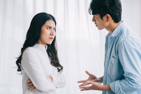 Chồng trách tôi ích kỷ vì không chịu bán căn nhà bố mẹ đẻ cho để trả nợ