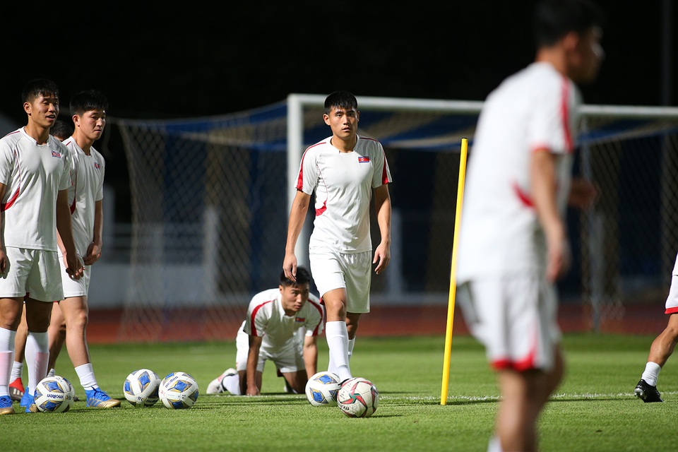 “Đột nhập” buổi tập của U23 Triều Tiên - 6
