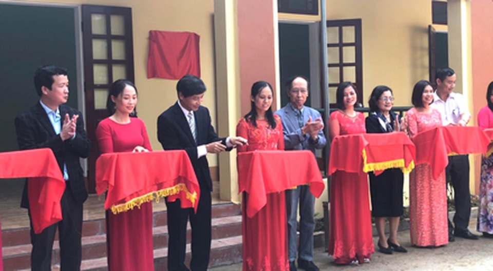 Tổng Biên tập báo Dân trí cùng Tổ chức Shinnyo - en Nhật Bản tặng 3 phòng học cho thầy trò xã miền núi - 5 Tổng Biên tập báo Dân trí cùng Tổ chức Shinnyo - en Nhật Bản tặng 3 phòng học cho thầy trò xã miền núi - 5