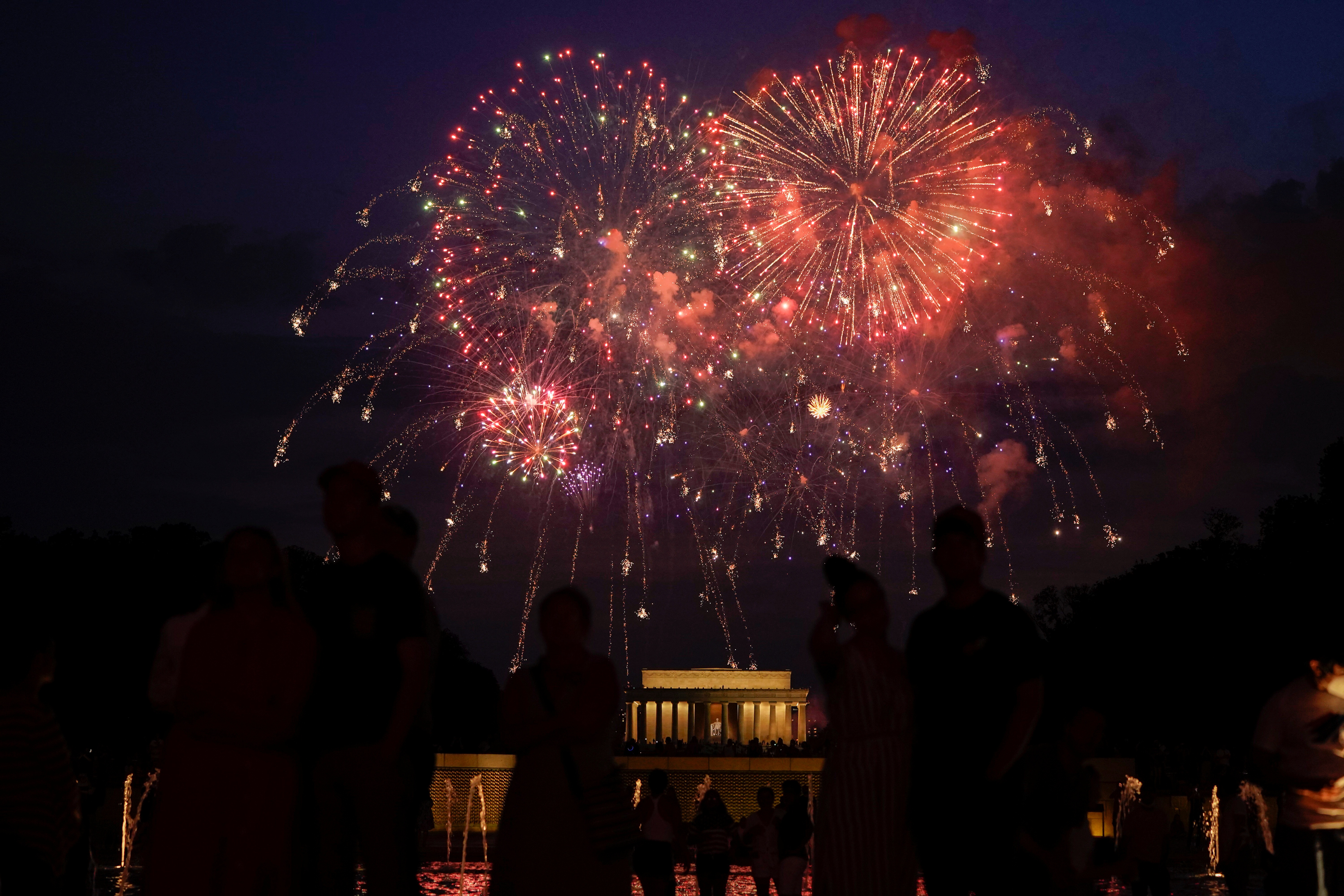 Dàn máy bay quân sự phô diễn sức mạnh mừng quốc khánh Mỹ - 4