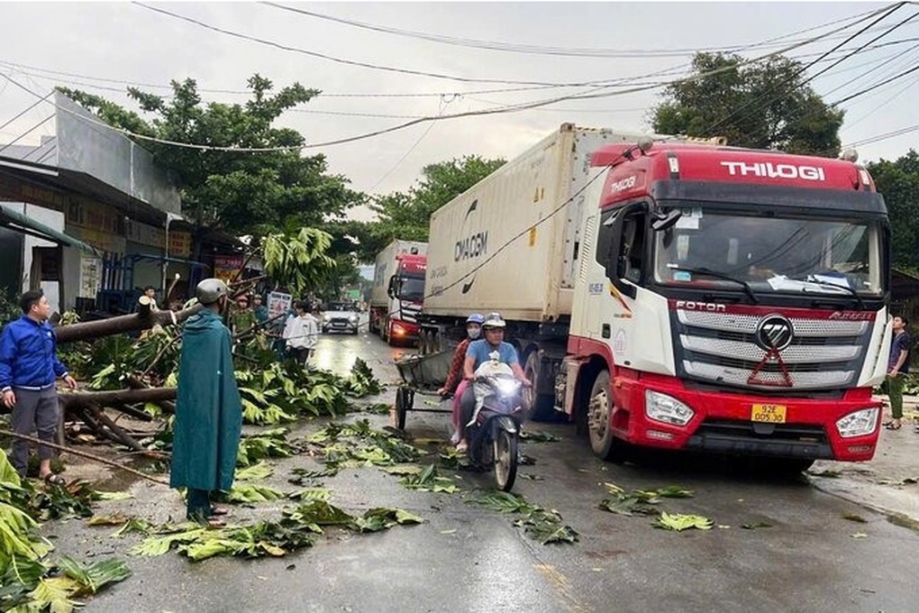Lốc xoáy, mưa đá làm hư hỏng 95 ngôi nhà ở Quảng Ngãi - 2 Lốc xoáy, mưa đá làm hư hỏng 95 ngôi nhà ở Quảng Ngãi - 2
