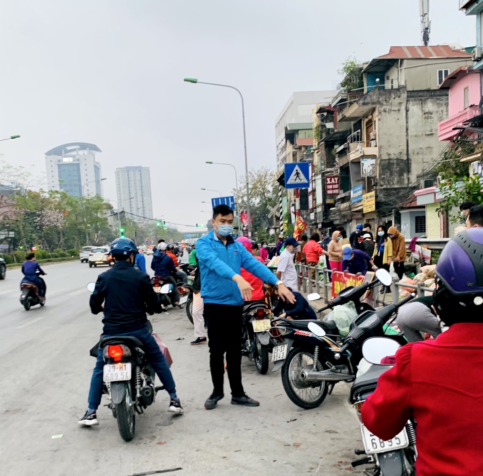 Thanh niên Thủ đô tất bật hỗ trợ tiêu thụ 122 tấn nông sản Hải Dương - 4