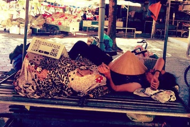 "Cay mắt" với hình ảnh mưu sinh trong cái nắng nóng cực điểm