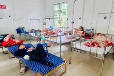 Xác định nguyên nhân hơn 250 người nhập viện sau ăn bánh mì