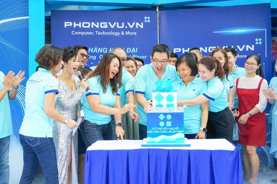Phong Vũ kỷ niệm 23 năm thành lập và chính thức thay đổi nhận diện thương hiệu - 1 Phong Vũ kỷ niệm 23 năm thành lập và chính thức thay đổi nhận diện thương hiệu - 1