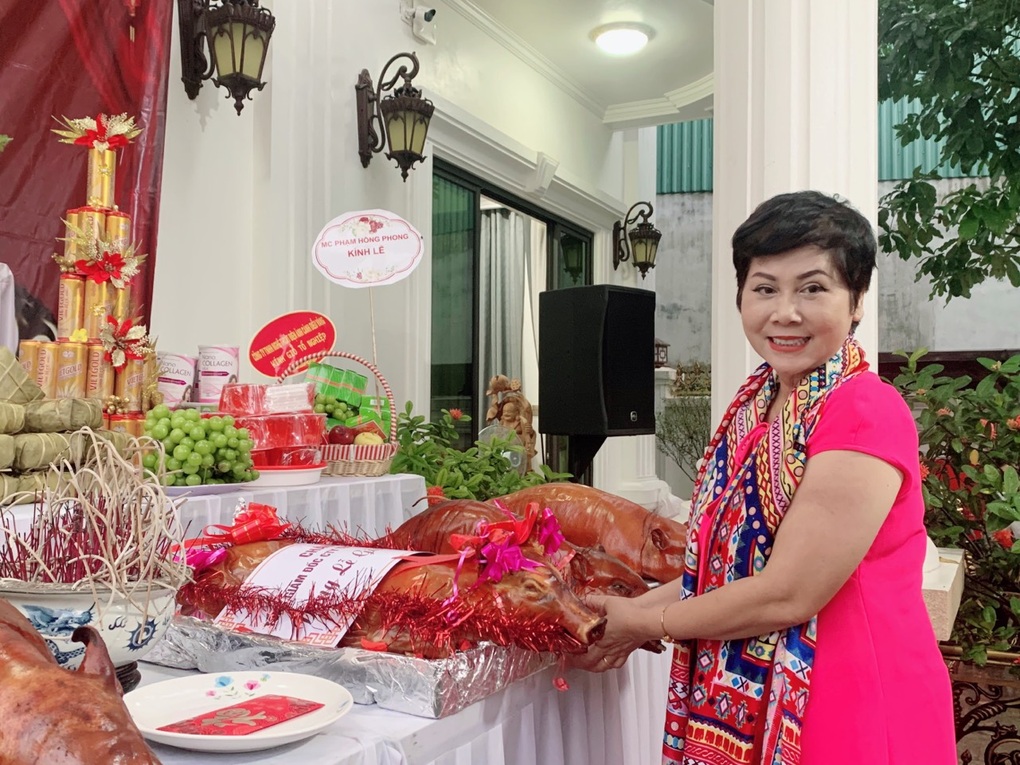 NSND Minh Hằng, NSƯT Tiến Quang xúc động trong lễ giỗ Tổ nghề sân khấu - 1 NSND Minh Hằng, NSƯT Tiến Quang xúc động trong lễ giỗ Tổ nghề sân khấu - 1