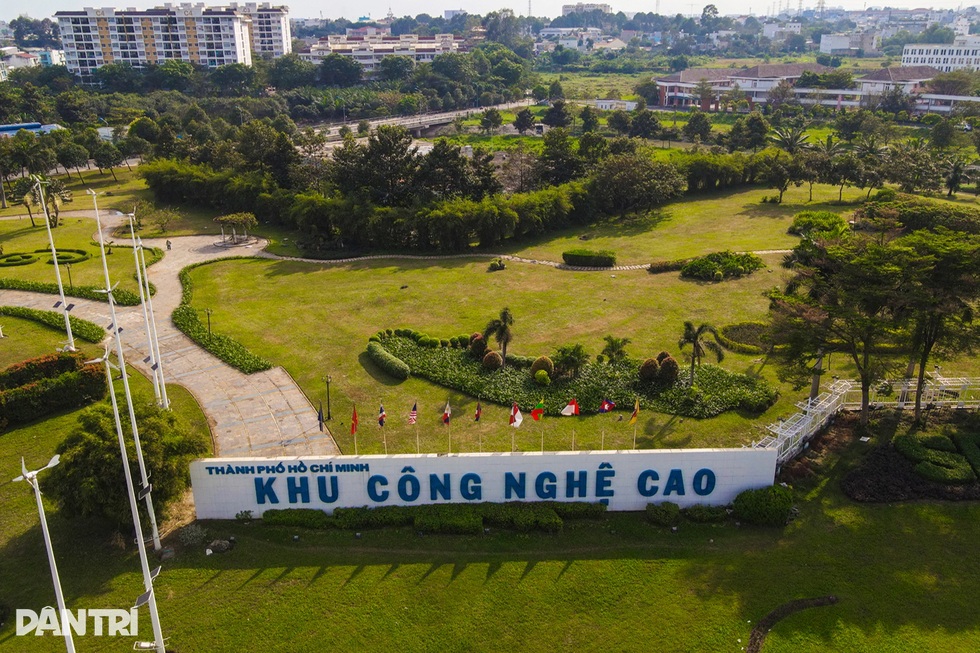 Điểm mấu chốt để TPHCM tăng trưởng 2 con số năm 2025 - 4 Điểm mấu chốt để TPHCM tăng trưởng 2 con số năm 2025 - 4
