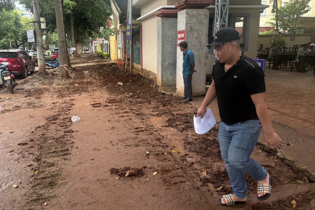 Đắk Lắk tạm dừng lát đá vỉa hè, tránh tình trạng thi công xong lại đào xới - 3 Đắk Lắk tạm dừng lát đá vỉa hè, tránh tình trạng thi công xong lại đào xới - 3