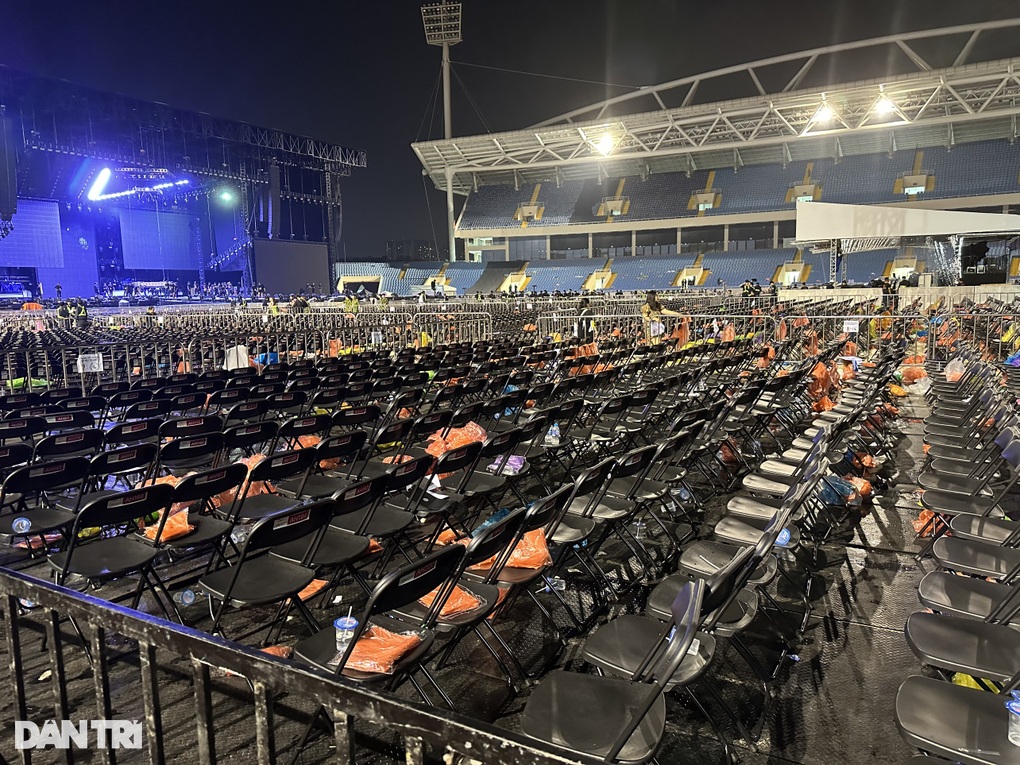 Sau đêm diễn Blackpink, khán giả hối hả ra về, rác tràn ngập sân vận động - 5