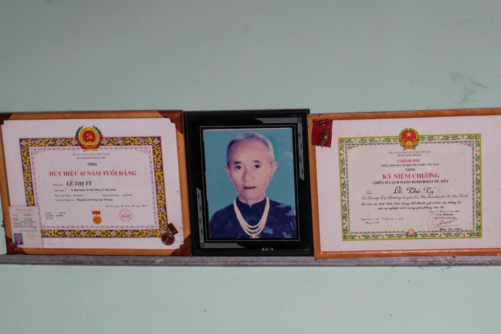 Gia đình có 3 Mẹ Việt Nam anh hùng - 15 Gia đình có 3 Mẹ Việt Nam anh hùng - 15