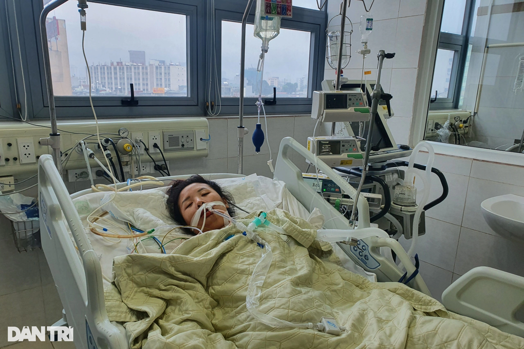 Chị Hồng vẫn còn hy vọng mà phải đầu hàng số phận thì xót xa quá! - 3 Chị Hồng vẫn còn hy vọng mà phải đầu hàng số phận thì xót xa quá! - 3