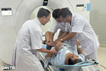 Bệnh viện ở TPHCM mua máy móc 120 tỷ đồng, bác sĩ thoát cảnh làm đến sáng