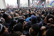 Ukraine: Tòa nhà chính phủ ở Crimea bị chiếm, cắm cờ Nga