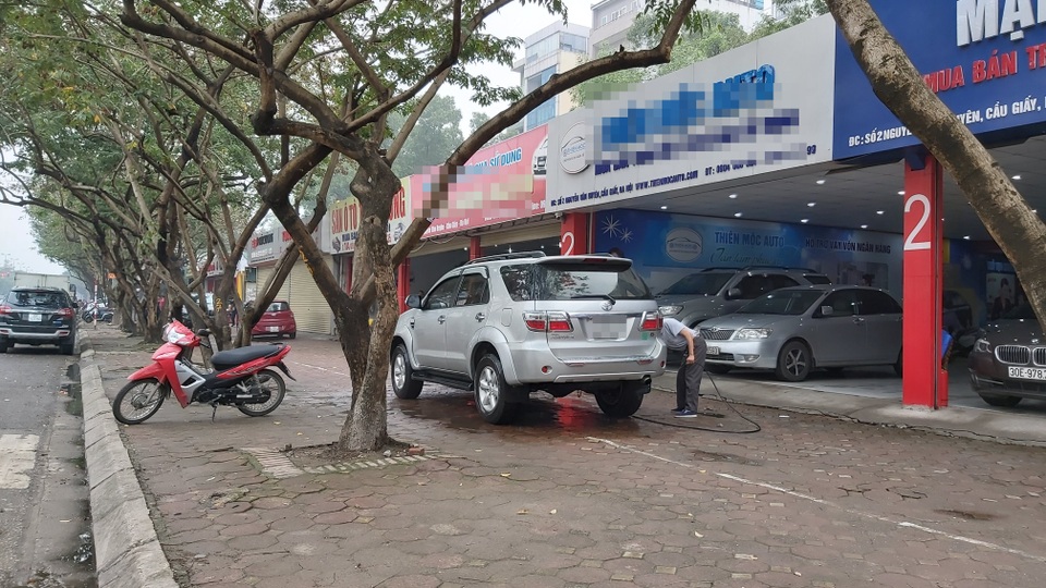 Xe sang hạ mình xuống giá, đại gia Việt báo lỗ ngậm ngùi - 4 Xe sang hạ mình xuống giá, đại gia Việt báo lỗ ngậm ngùi - 4