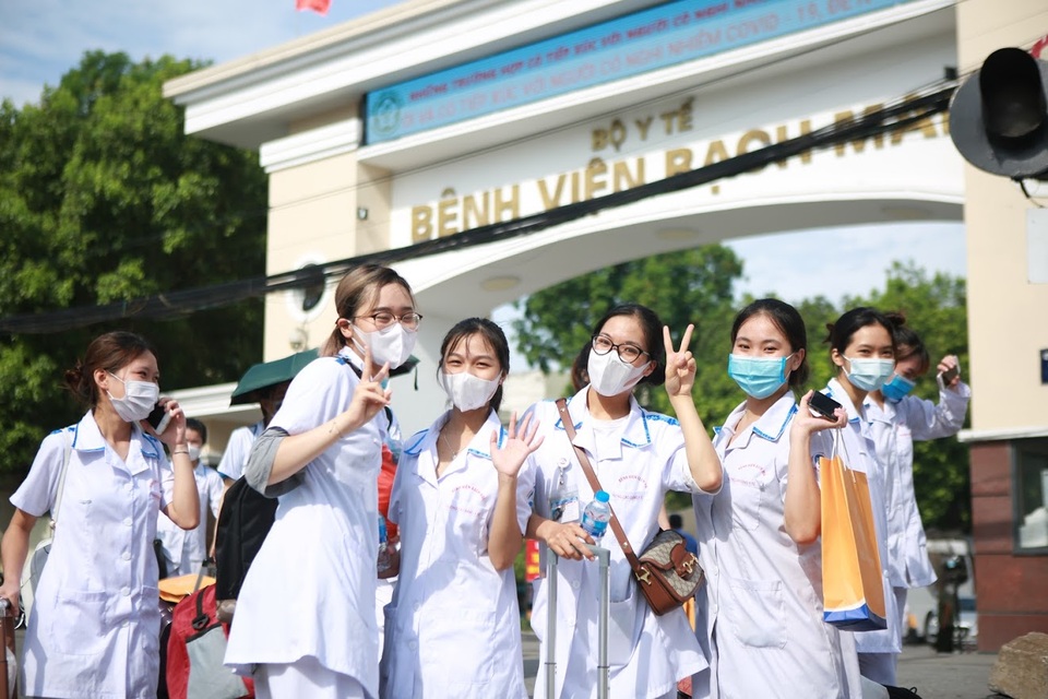 300 sinh viên Trường Cao đẳng Y tế Bạch Mai hỗ trợ Bắc Giang chống dịch - 1 300 sinh viên Trường Cao đẳng Y tế Bạch Mai hỗ trợ Bắc Giang chống dịch - 1