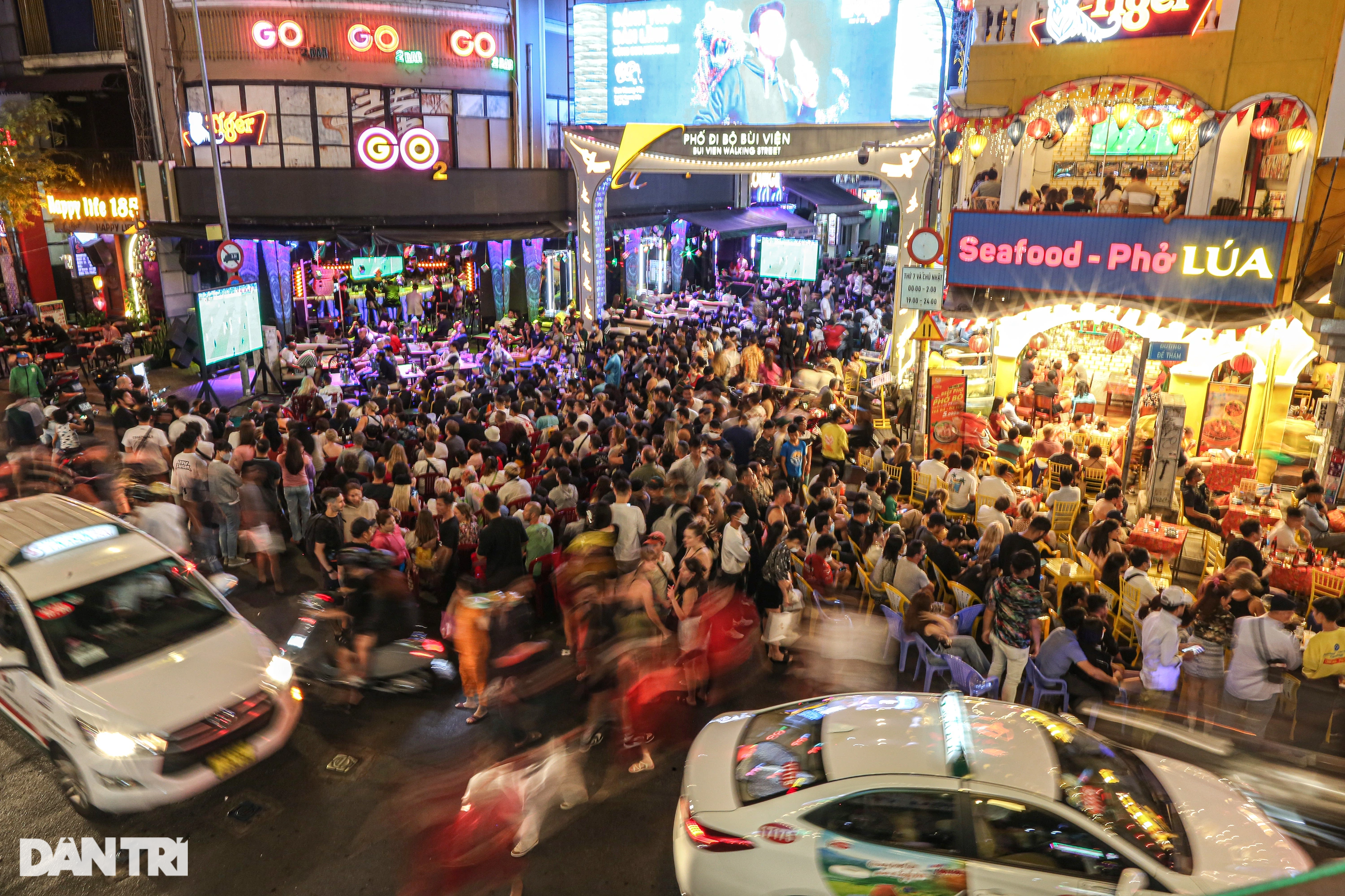 Thu phí vỉa hè tại TPHCM: Đặt lên bàn cân nhu cầu mưu sinh và đi bộ - 7 Thu phí vỉa hè tại TPHCM: Đặt lên bàn cân nhu cầu mưu sinh và đi bộ - 7