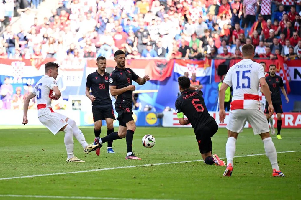 Hòa thất vọng Albania, Croatia đứng trước nguy cơ bị loại - 1 Hòa thất vọng Albania, Croatia đứng trước nguy cơ bị loại - 1