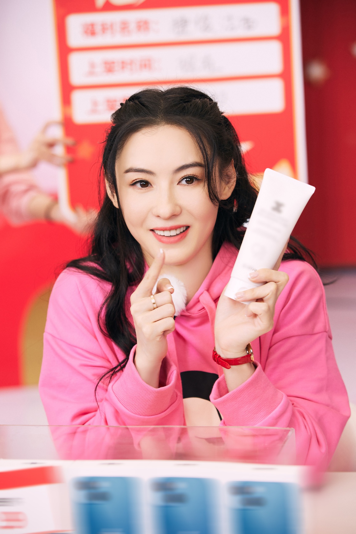 Sao livestream bán hàng: Người kiếm bộn tiền, người bị cười chê hết thời - 5 Sao livestream bán hàng: Người kiếm bộn tiền, người bị cười chê hết thời - 5