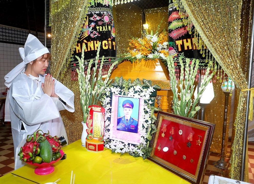 Phi Thanh Vân khóc nức nở, day dứt vì mẹ ruột qua đời nhưng không thể ở bên - 3 Phi Thanh Vân khóc nức nở, day dứt vì mẹ ruột qua đời nhưng không thể ở bên - 3