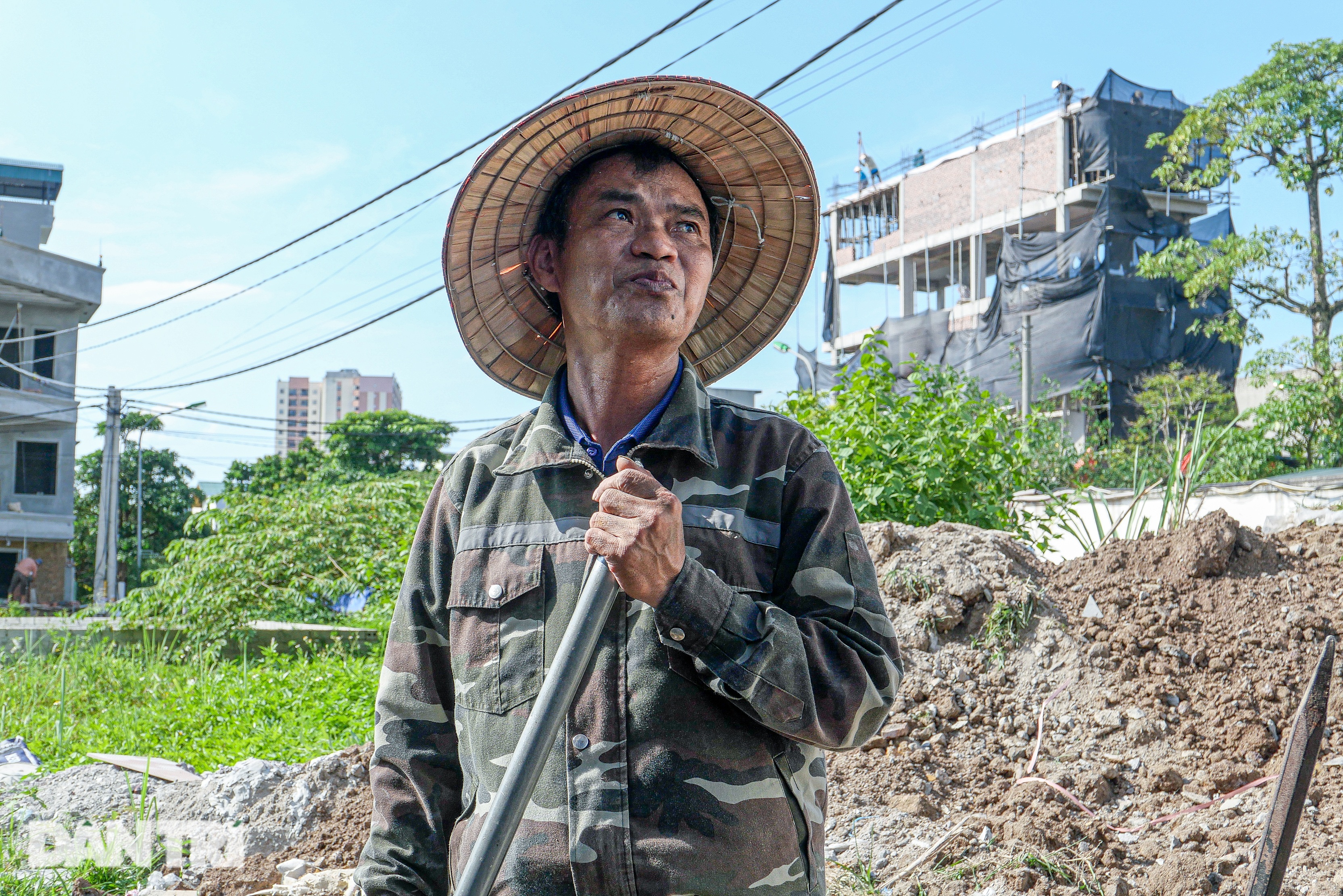 Ở nơi Hà Nội dự kiến xây thành phố mới: Tối ngủ nhà lầu, ngày làm thợ xây - 2 Ở nơi Hà Nội dự kiến xây thành phố mới: Tối ngủ nhà lầu, ngày làm thợ xây - 2