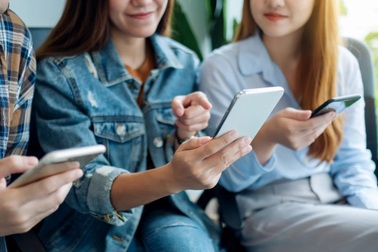 Mỹ: Nhiều trường công lập sẽ cấm học sinh dùng smartphone, mạng xã hội