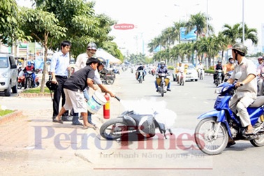 Xe SH đang chạy bỗng dưng bốc cháy