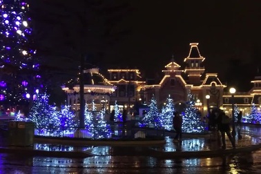 Khám phá Disneyland Paris