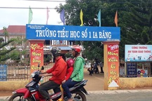 Phó Bí thư xã vào trường lớn tiếng, “rút ví trúng má” học sinh lớp 5