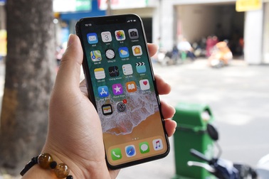 iPhone X xách tay khan hàng tại Việt Nam, giá tăng chóng mặt