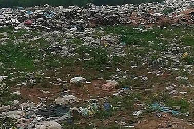 Hàng chục hộ dân chặn xe chở rác phản đối ô nhiễm kinh hoàng tại Quảng Trị!