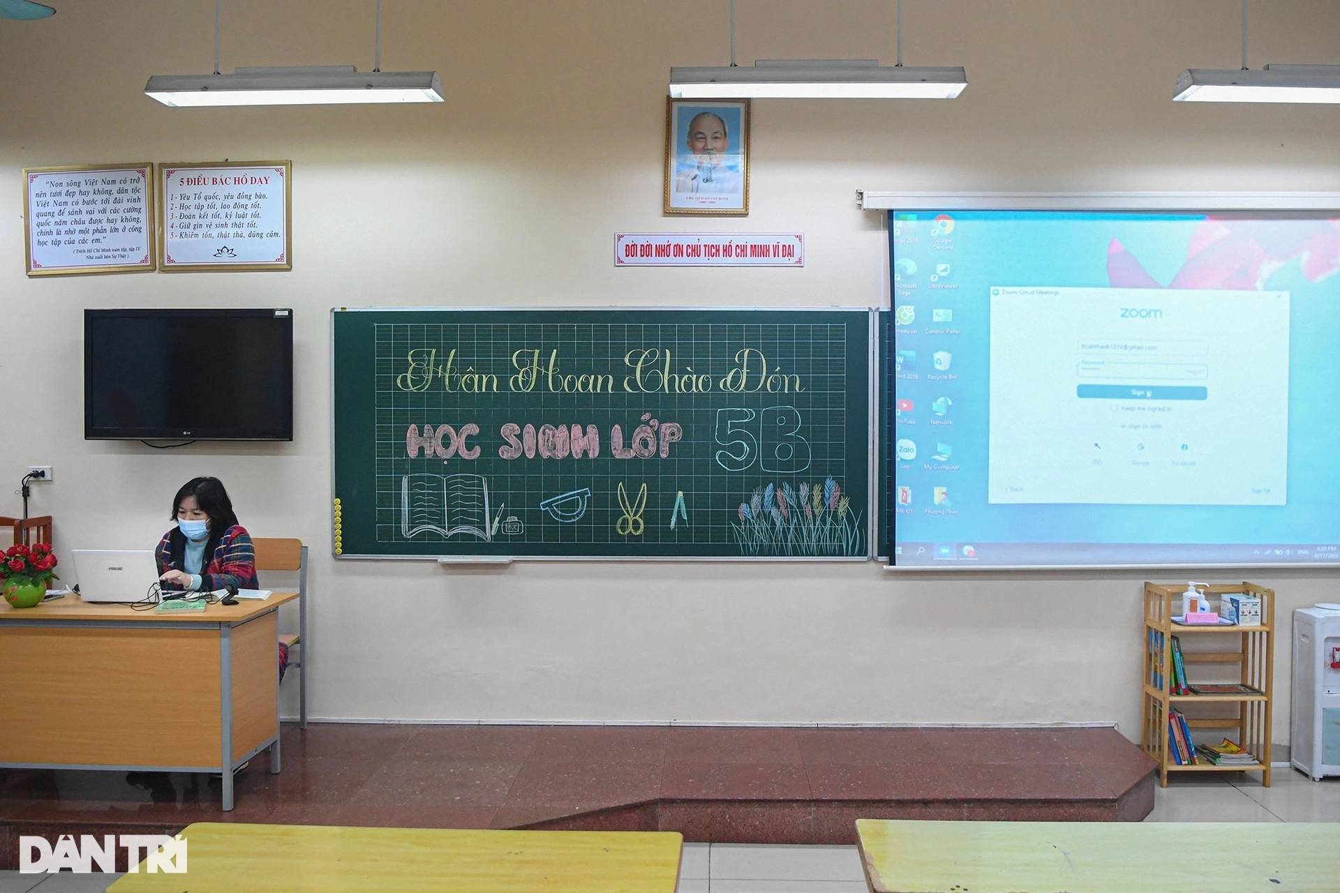 Giáo viên ở Hà Nội vào vai học sinh diễn tập đón trẻ lớp 1-6 trở lại trường - 15 Giáo viên ở Hà Nội vào vai học sinh diễn tập đón trẻ lớp 1-6 trở lại trường - 15