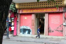 Thăm ngôi nhà Bác Hồ viết bản tuyên ngôn độc lập