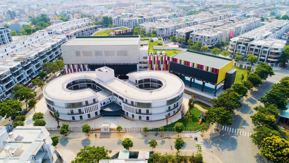 TPHCM: Bất động sản khu Đông “nóng sốt”, khu Tây có “dậm chân tại chỗ”? - 1 TPHCM: Bất động sản khu Đông “nóng sốt”, khu Tây có “dậm chân tại chỗ”? - 1