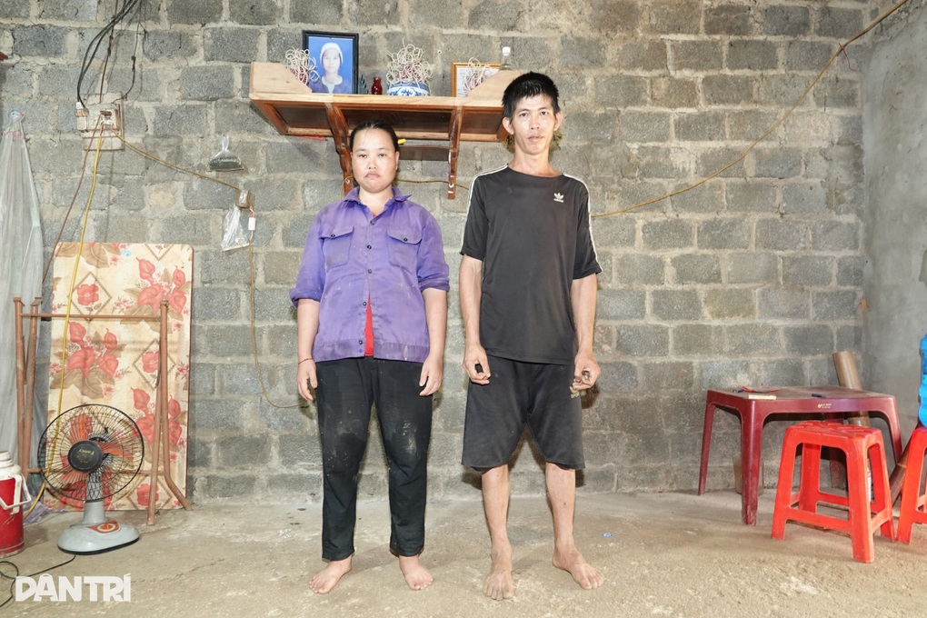 Cha mẹ đột ngột qua đời, em trai nghèo khó chật vật cưu mang anh tâm thần - 3