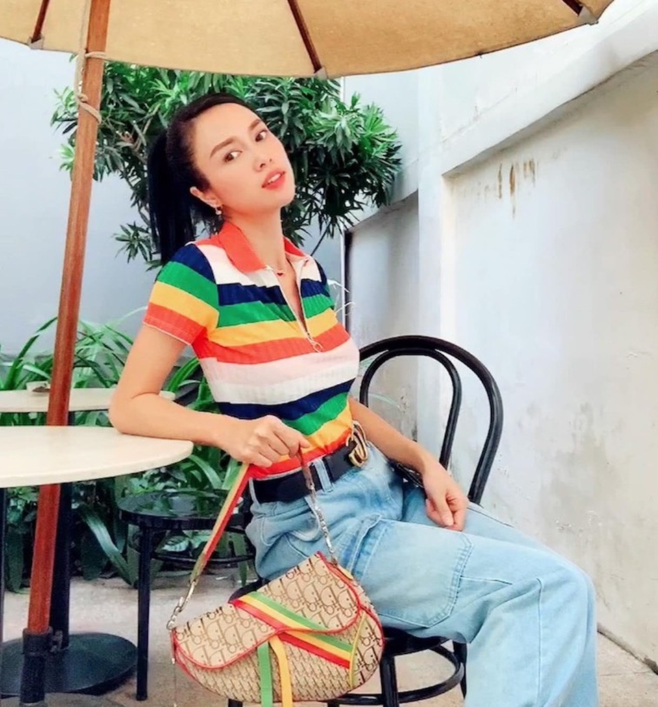 Hoàng Thùy khoe vòng eo nhỏ “con kiến” đầy quyến rũ - 11 Hoàng Thùy khoe vòng eo nhỏ “con kiến” đầy quyến rũ - 11
