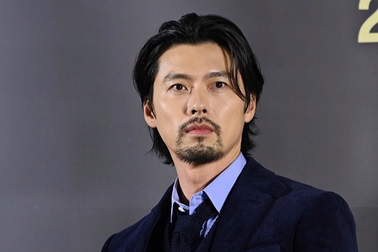 Hyun Bin râu ria rậm rạp, thừa nhận áp lực khi lên chức bố